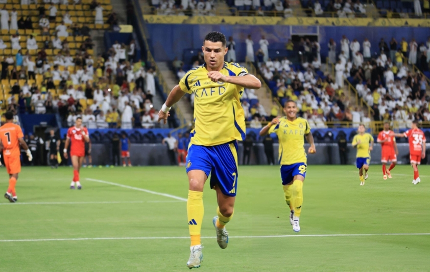 Ronaldo tỏa sáng, Al Nassr dễ dàng đánh bại Al Wehda 534591